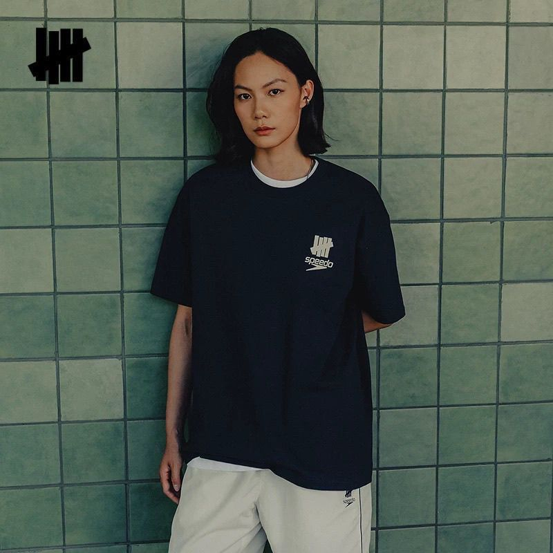 Streetwear Brand Undefeated - Camiseta de manga corta unisex de